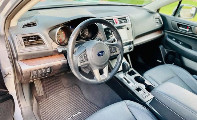 Used 2016 Subaru Outback 2.5i Limited AWD/4WD image 2