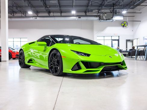 Used 2023 Lamborghini Huracan EVO AWD/4WD image 3