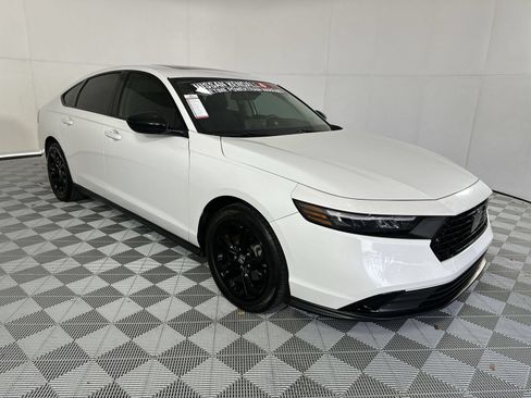Used 2025 Honda Accord SE image 2