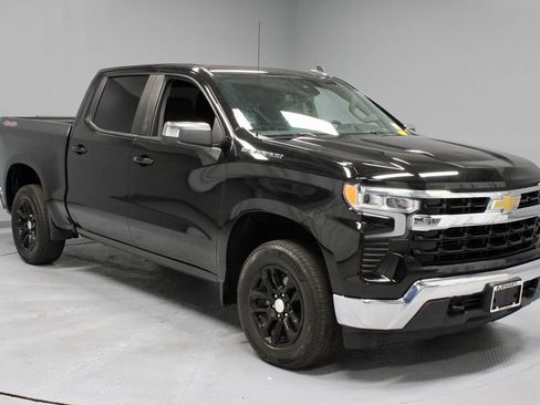 Used 2022 Chevrolet Silverado 1500 LT AWD/4WD image 1