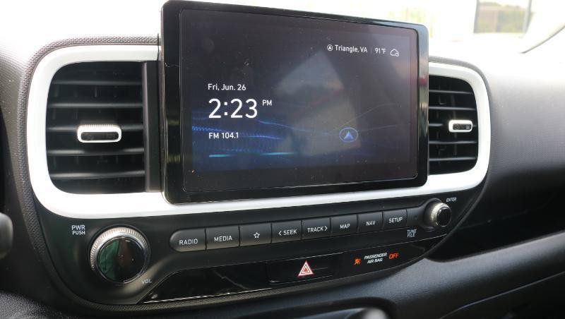 Used 2025 Hyundai Venue Limited FWD image 12