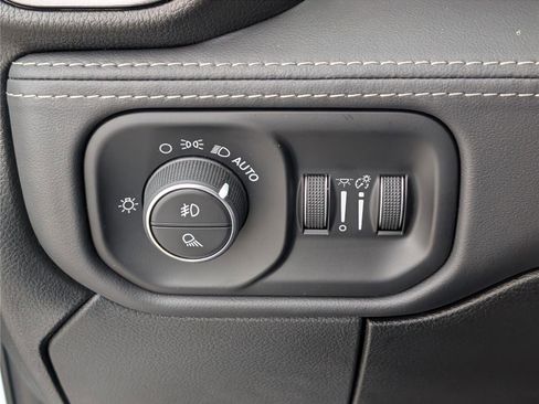 Used 2024 RAM 3500 Limited image 27