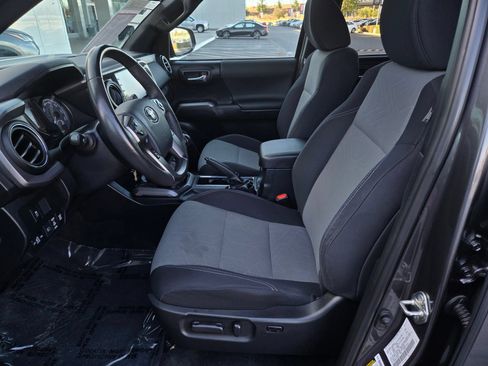 Certified 2020 Toyota Tacoma TRD Off-Road w/ Technology Package AWD/4WD image 16