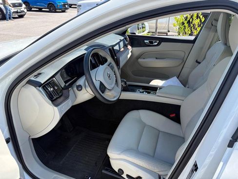 Used 2021 Volvo XC60 T5 Momentum w/ Advanced Package AWD/4WD image 5