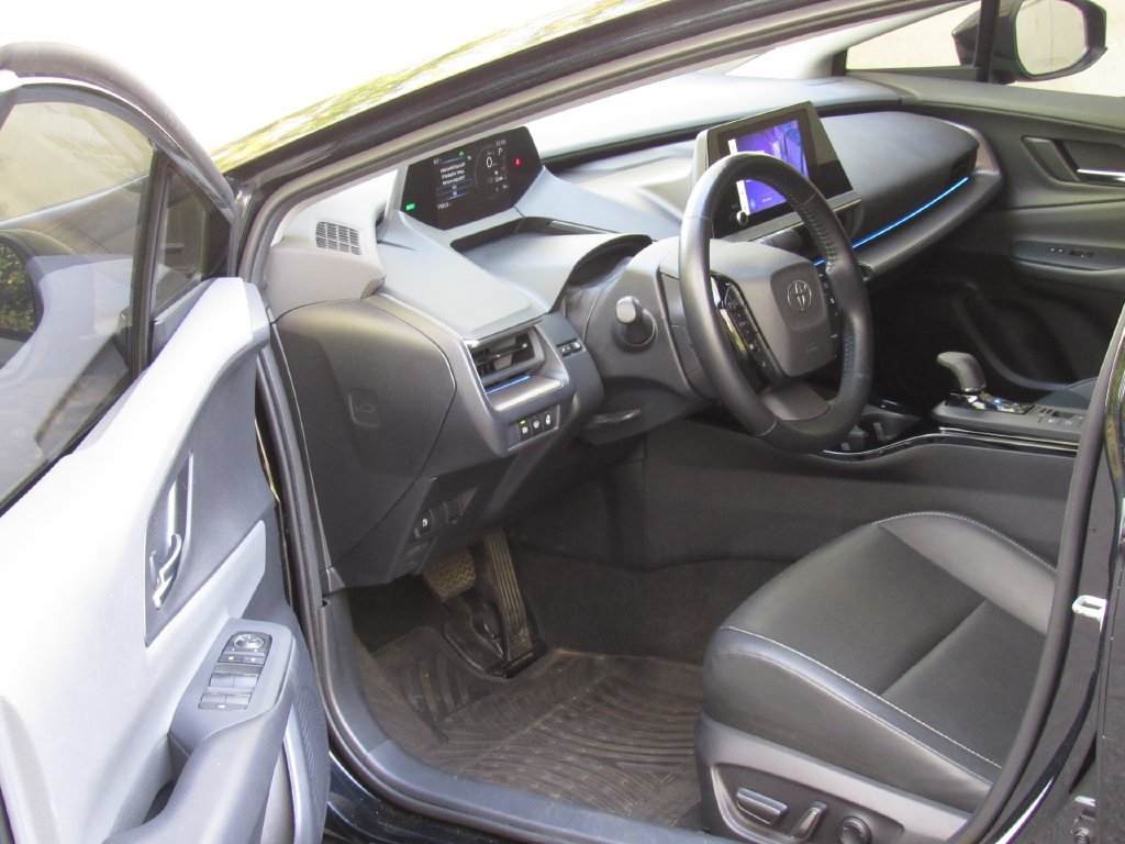 Used 2025 Toyota Prius FWD image 10