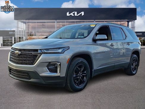 Used 2023 Chevrolet Traverse LT w/ Midnight/Sport Edition image 3