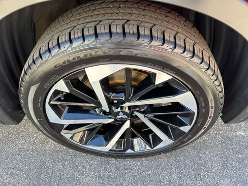 Used 2023 Mitsubishi Outlander SE image 9