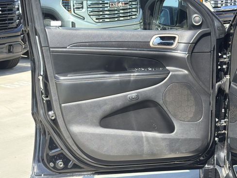 Used 2017 Jeep Grand Cherokee Limited w/ Luxury Group II image 19