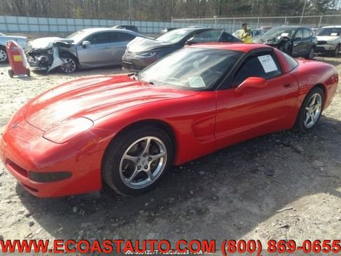 Used 2000 Chevrolet Corvette Coupe w/ Performance Handling Pkg image 3
