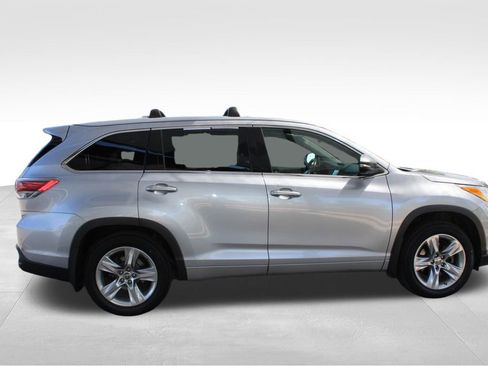 Certified 2016 Toyota Highlander Limited Platinum AWD/4WD image 18