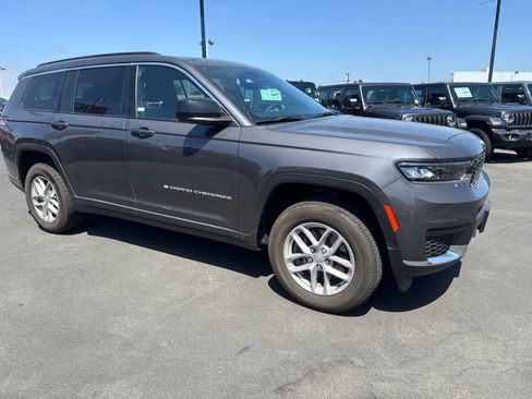 Used 2025 Jeep Grand Cherokee L Laredo RWD image 10