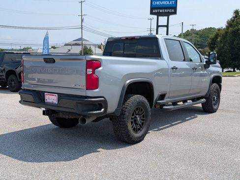 Used 2024 Chevrolet Silverado 2500 ZR2 w/ Technology Package AWD/4WD image 3