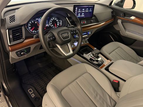Used 2023 Audi Q5 2.0T Premium w/ Convenience Package AWD/4WD image 4