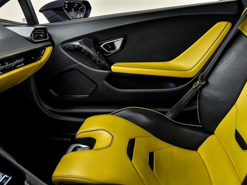 Used 2021 Lamborghini Huracan EVO RWD image 39