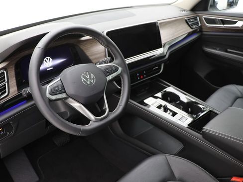 Used 2024 Volkswagen Atlas SEL image 11