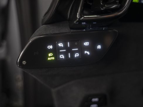 Used 2021 Ferrari Roma RWD image 39