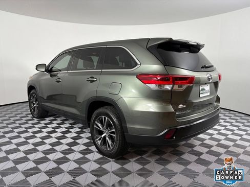 Used 2019 Toyota Highlander LE FWD image 12
