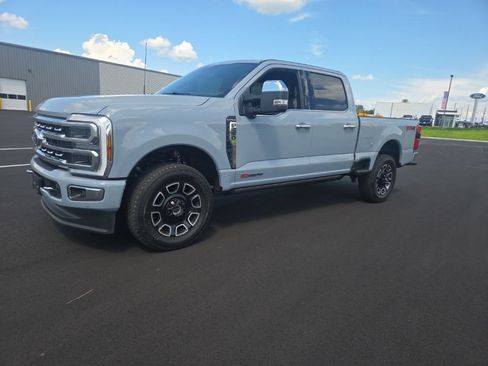 Used 2024 Ford F250 Platinum AWD/4WD image 4