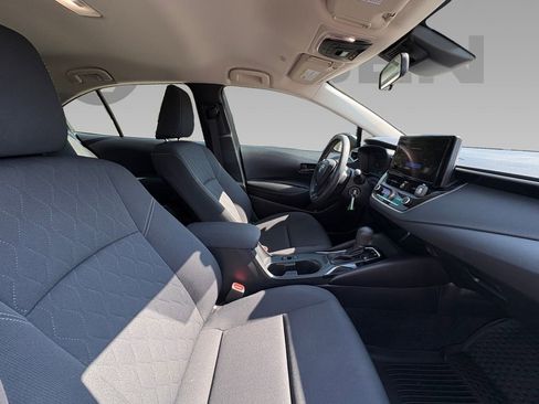 Used 2025 Toyota Corolla LE image 9