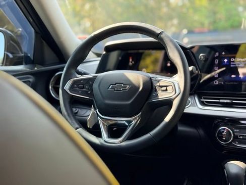 Used 2025 Chevrolet Trax ACTIV w/ Sunroof Package FWD image 23