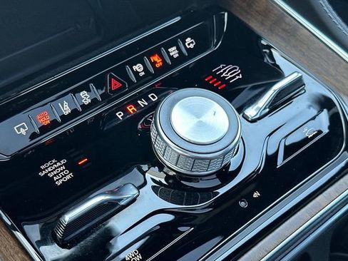 Used 2023 Jeep Grand Wagoneer 4WD w/ Flexible Seating Group image 21