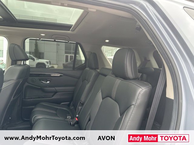 Used 2025 Honda Pilot Touring image 11