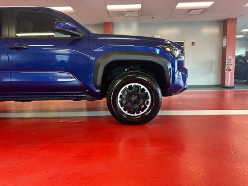 Certified 2024 Toyota Tacoma TRD Off-Road AWD/4WD image 30