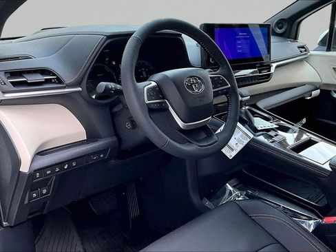 New 2026 Toyota Sienna Platinum image 5