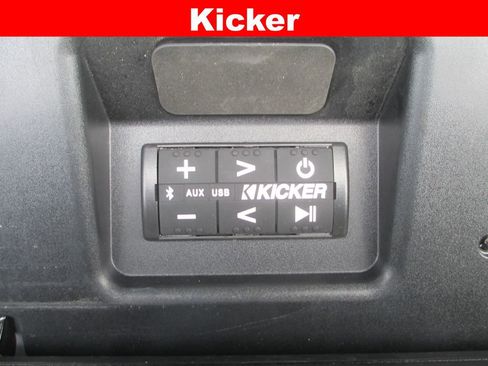 Used 2024 GMC Sierra 1500 AT4 w/ Technology Package image 17