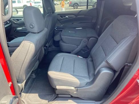 Used 2025 Chevrolet Traverse LT w/ Midnight/Sport Edition FWD image 13