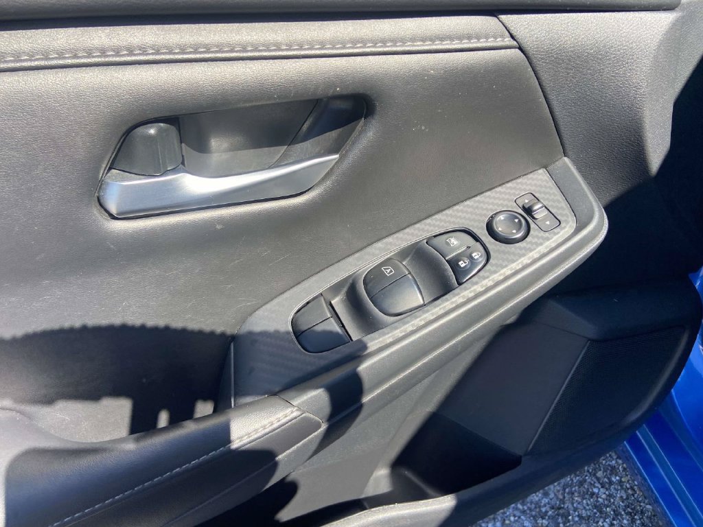 Used 2025 Nissan Sentra SV FWD image 11