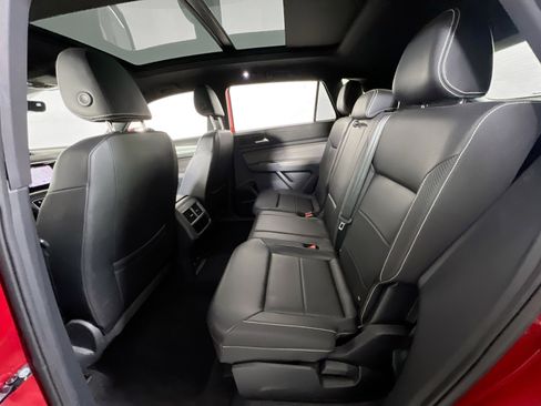 Used 2022 Volkswagen Atlas Cross Sport SEL R-Line image 25