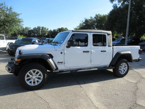 Used 2023 Jeep Gladiator Sport AWD/4WD image 4