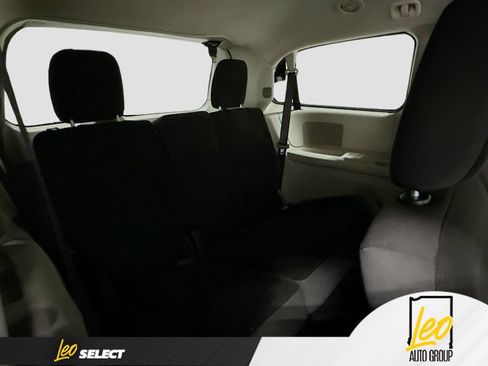 Used 2019 Dodge Grand Caravan SE FWD image 27