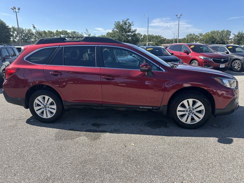 Used 2018 Subaru Outback 2.5i Premium AWD/4WD image 3