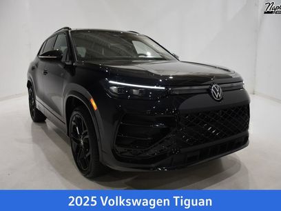 New 2025 Volkswagen Tiguan SE R-Line