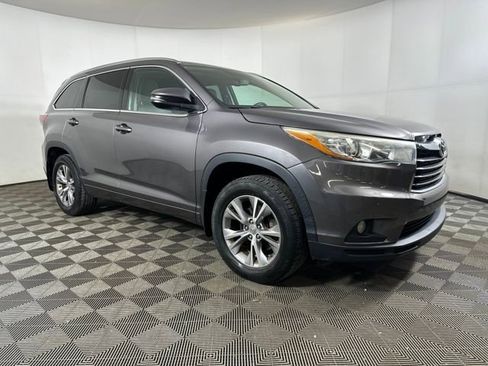 Used 2015 Toyota Highlander XLE image 2