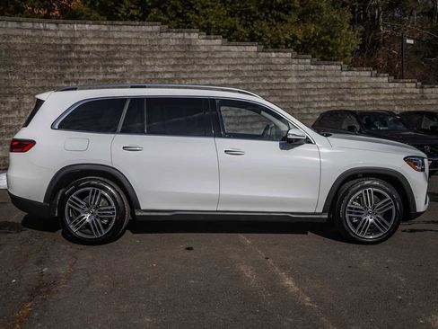 Used 2024 Mercedes-Benz GLS 450 4MATIC image 3