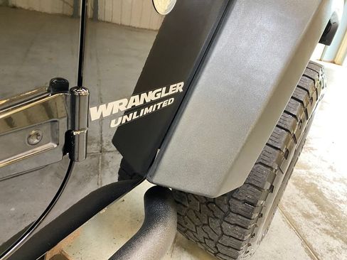 Used 2013 Jeep Wrangler Unlimited Rubicon w/ Connectivity Group AWD/4WD image 17