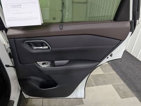 Used 2023 Nissan Rogue Platinum w/ Platinum Premium Package image 26