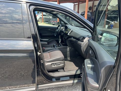 Used 2017 Honda Ridgeline Black Edition image 13
