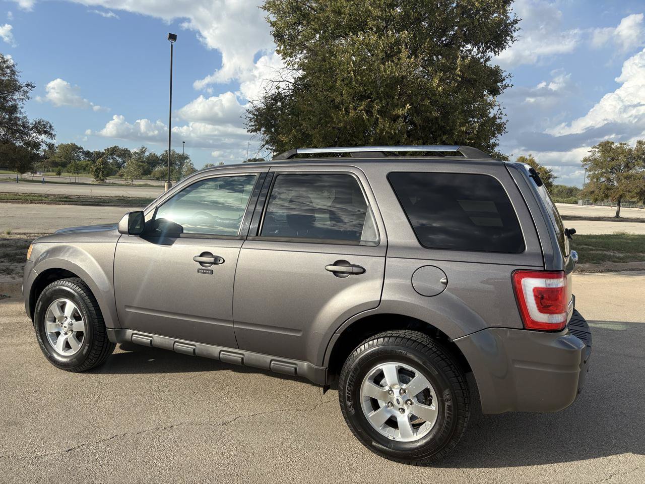 Used 2009 Ford Escape Limited FWD image 8