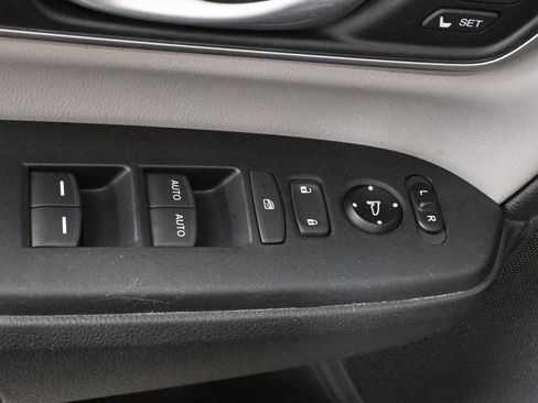 Used 2017 Honda CR-V Touring image 32