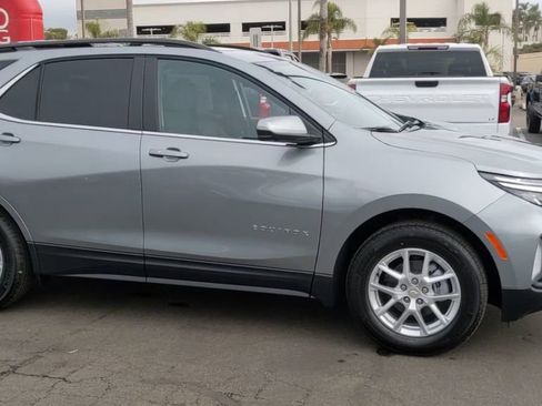 Used 2023 Chevrolet Equinox LT FWD image 2