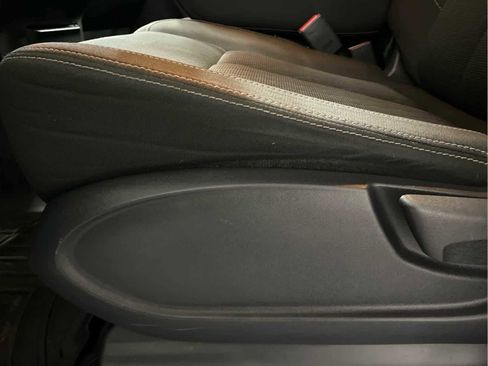 Used 2018 Nissan Titan SV image 12