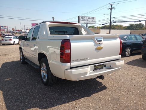 Used 2013 Chevrolet Avalanche LTZ image 6