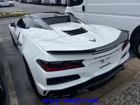 Used 2025 Chevrolet Corvette Z06 RWD image 2