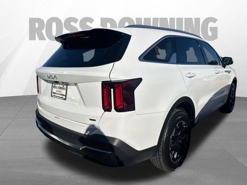 Used 2024 Kia Sorento S image 4