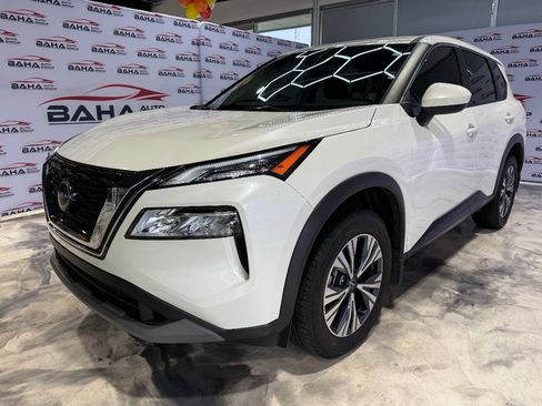 Used 2023 Nissan Rogue SV image 2