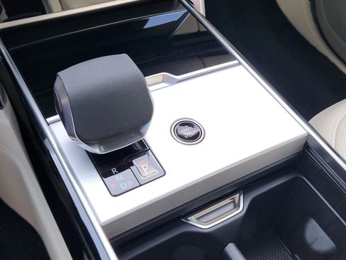 New 2026 Land Rover Range Rover Long Wheelbase SE image 18